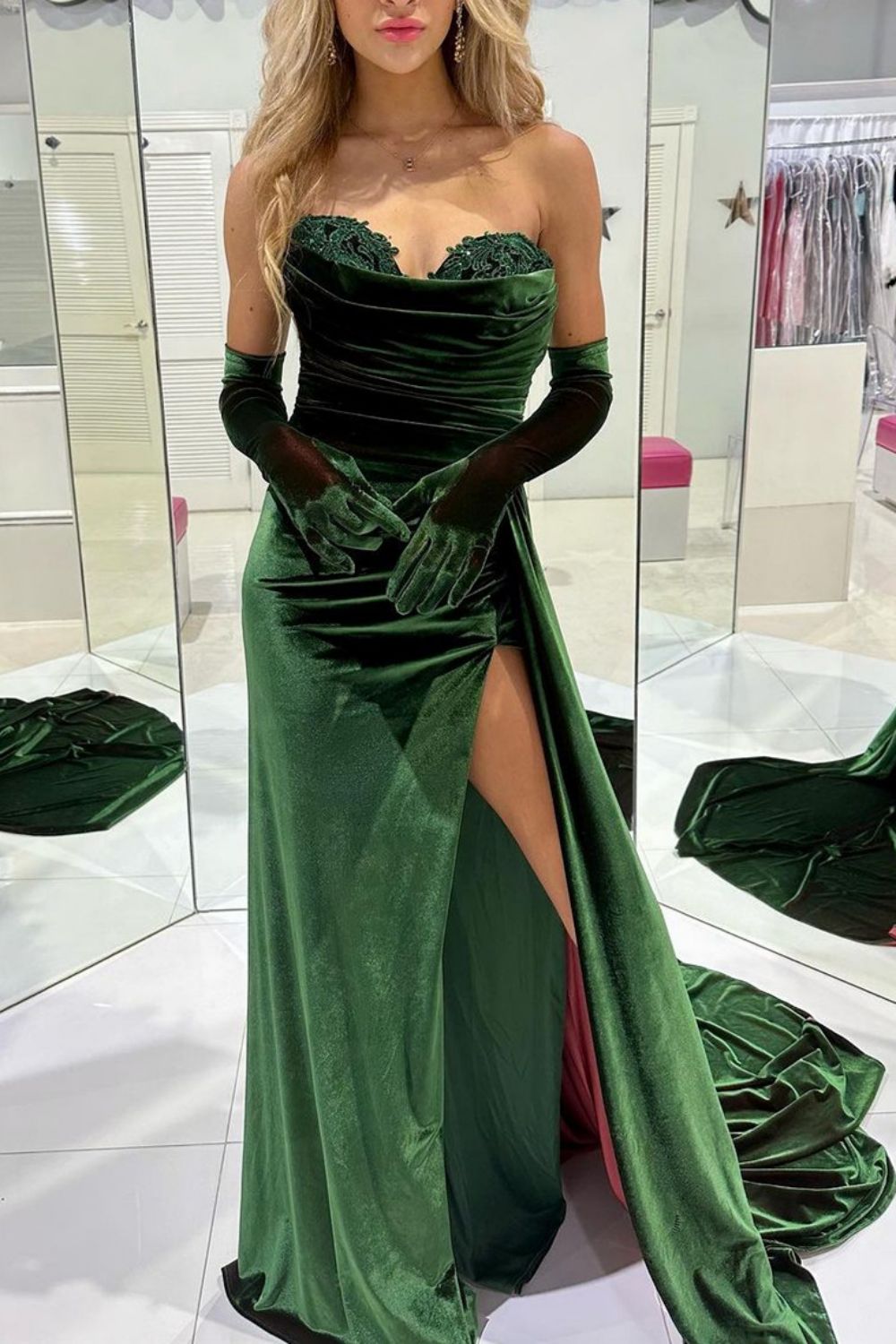 Vestido de fiesta elegante de terciopelo verde oscuro con escote corazón y corte sirena de Weitese con abertura frontal